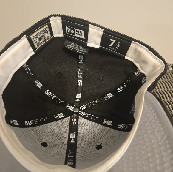 New Era 59FIFTY Fitted Hat in Black and Gray - Picture 5 of 5